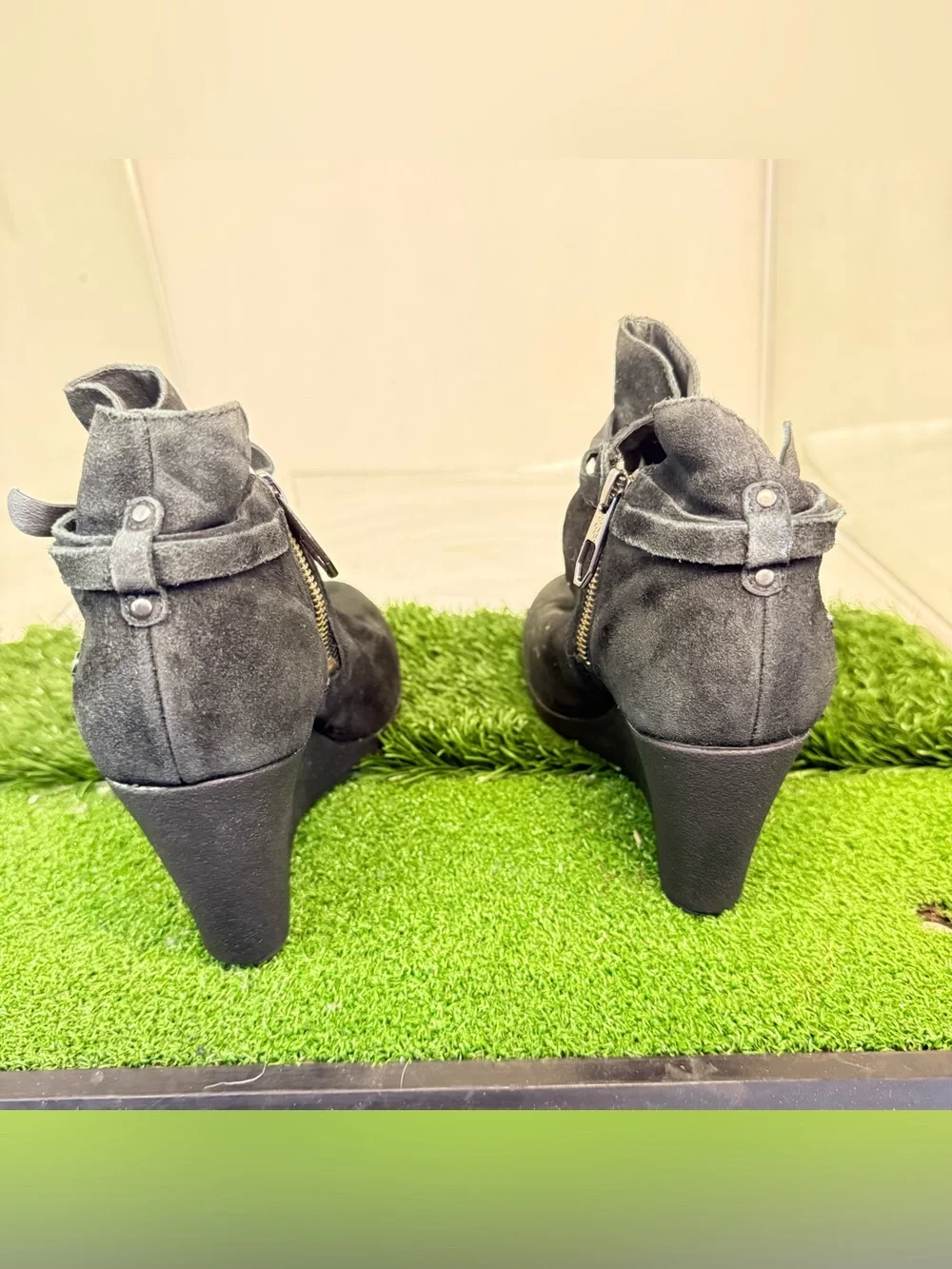 UGG ALEXANDRA Ankle Boots in Black Suede